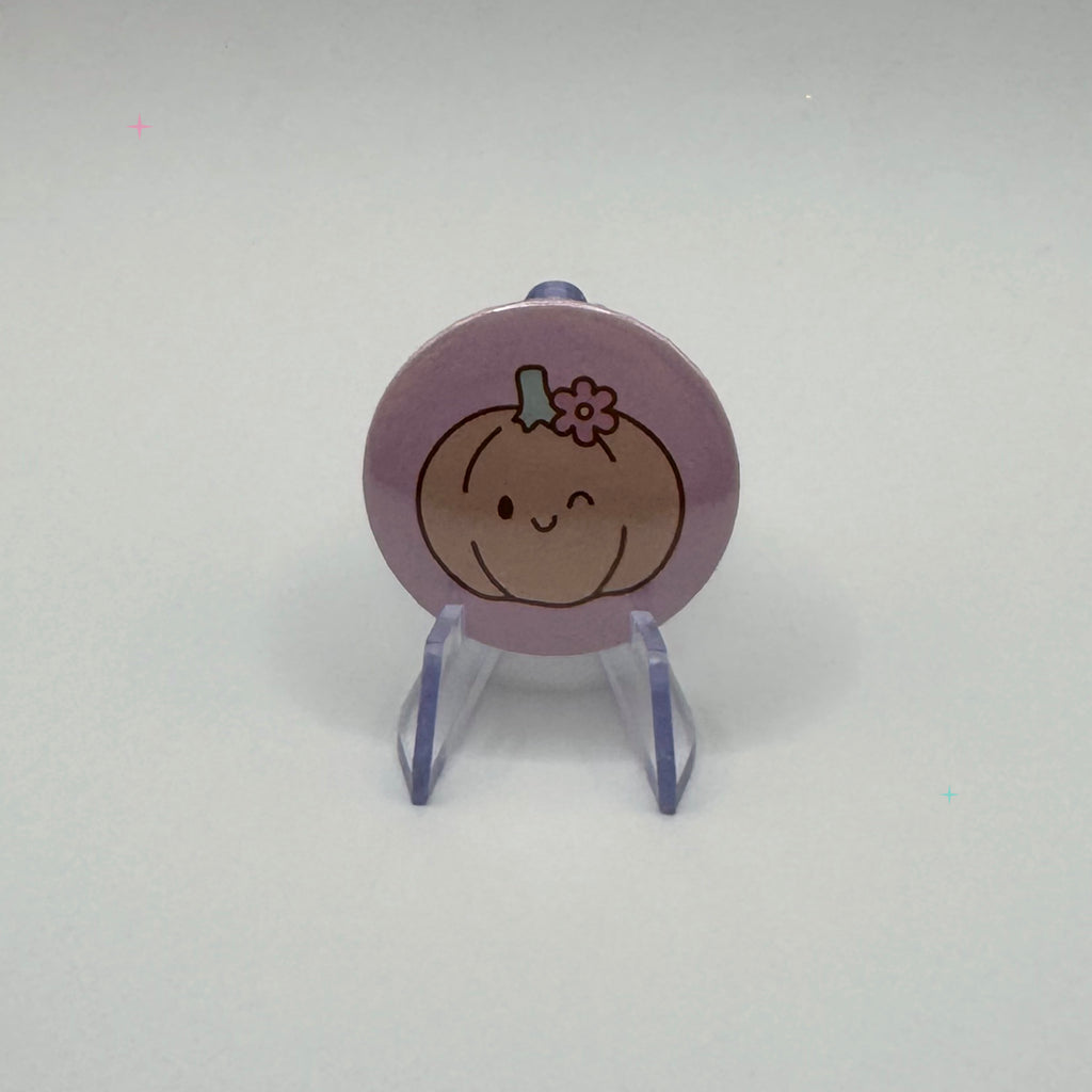 32mm smiling pumpkin badge on a white background