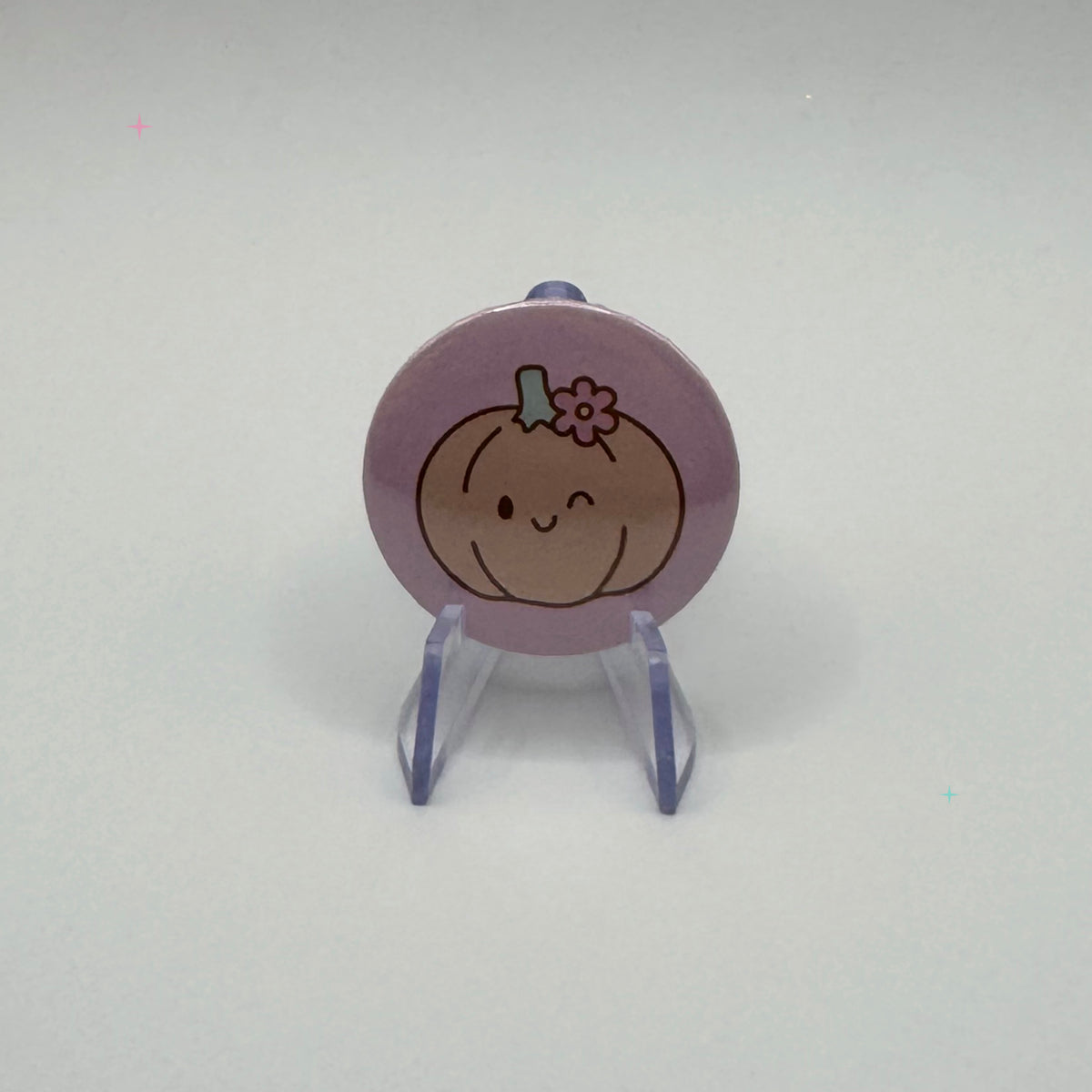 32mm smiling pumpkin badge on a white background